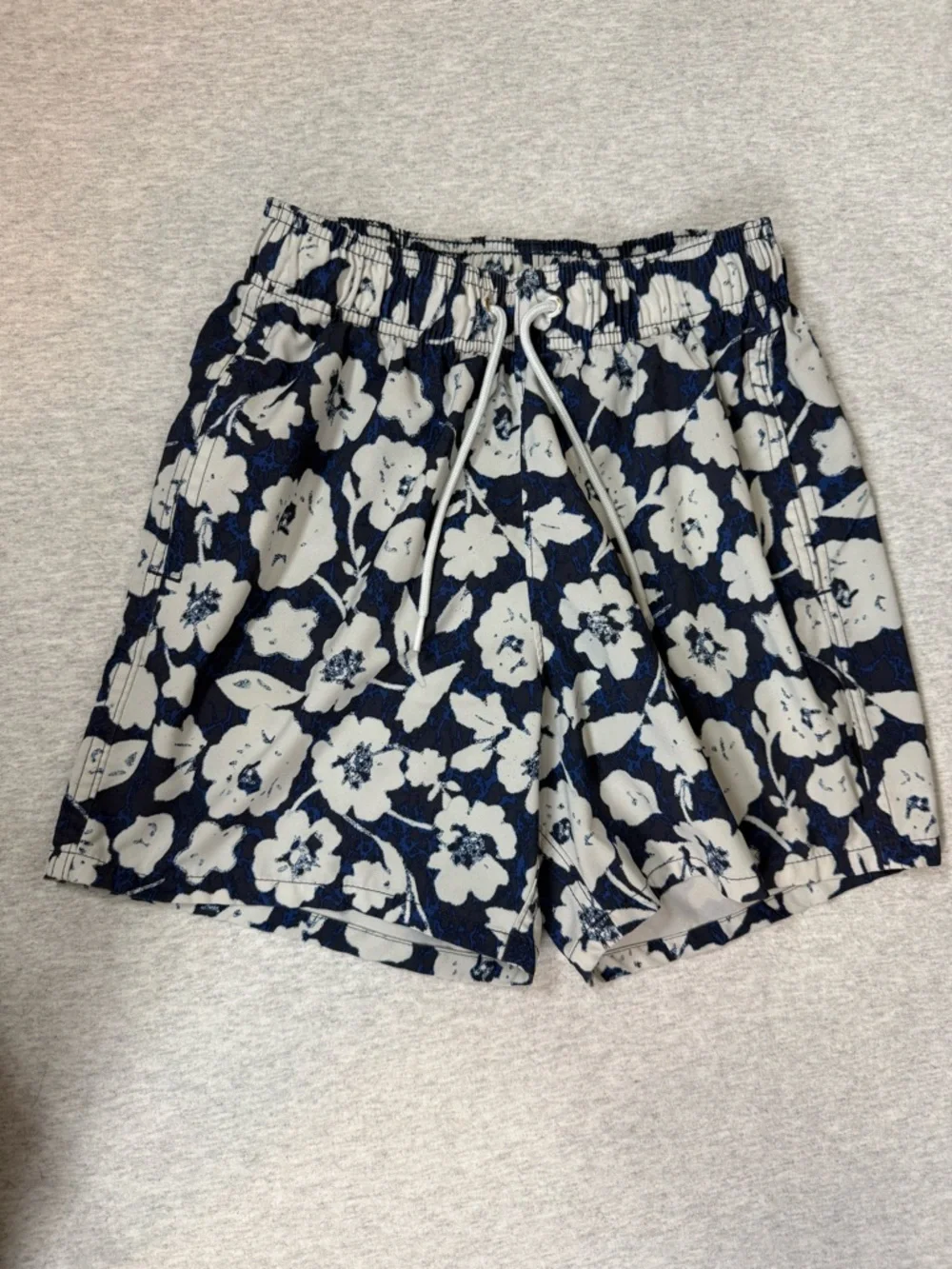 Hollister Floral Swim‎ Shorts - Navy/White Hibiscus - XS